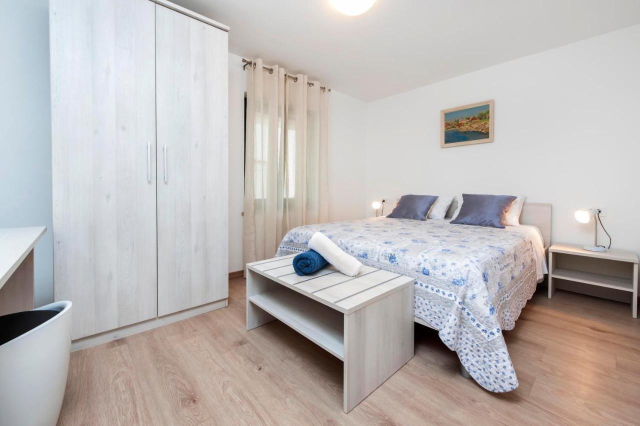 Apartments Katarina ロヴィニ エクステリア 写真