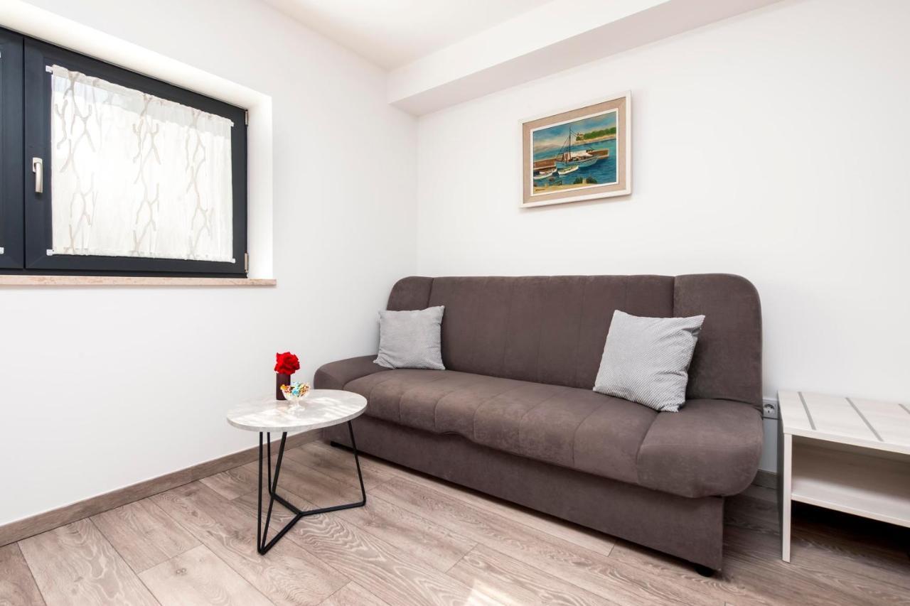 Apartments Katarina ロヴィニ エクステリア 写真