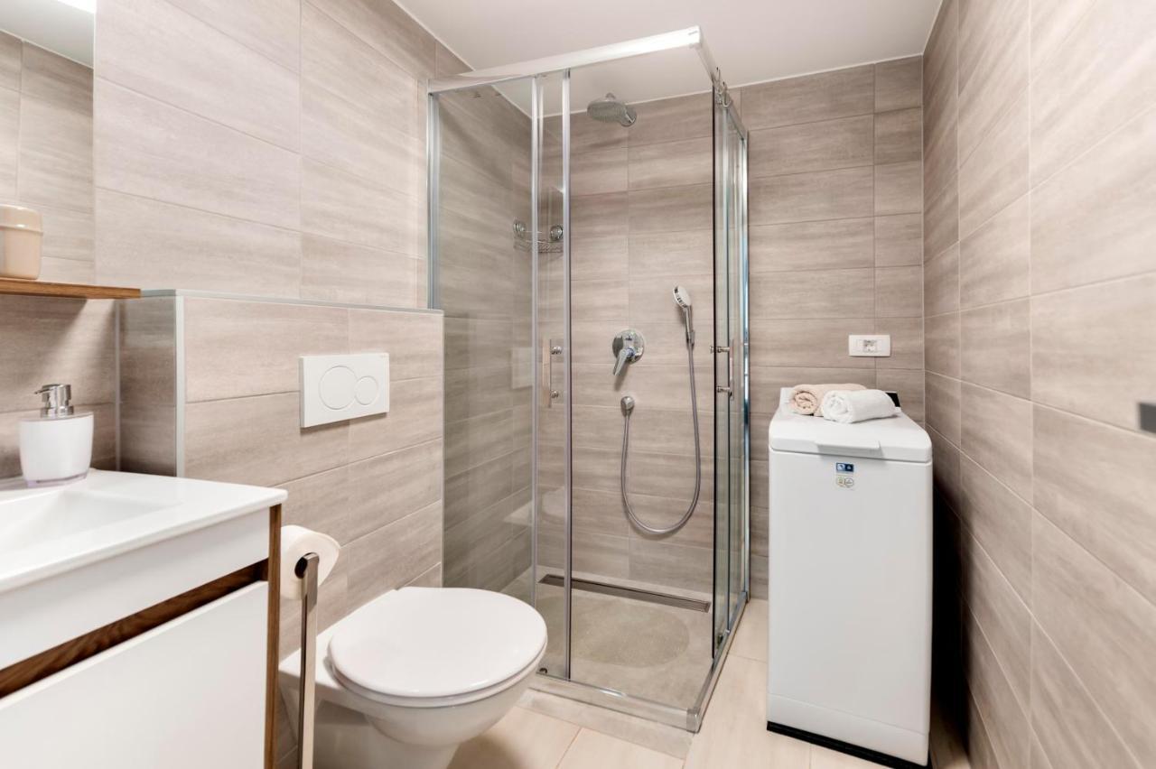 Apartments Katarina ロヴィニ エクステリア 写真