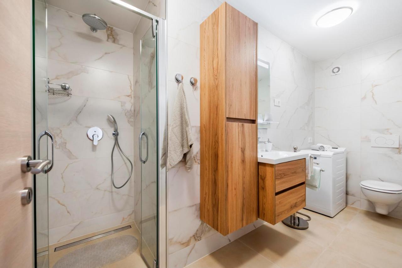 Apartments Katarina ロヴィニ エクステリア 写真