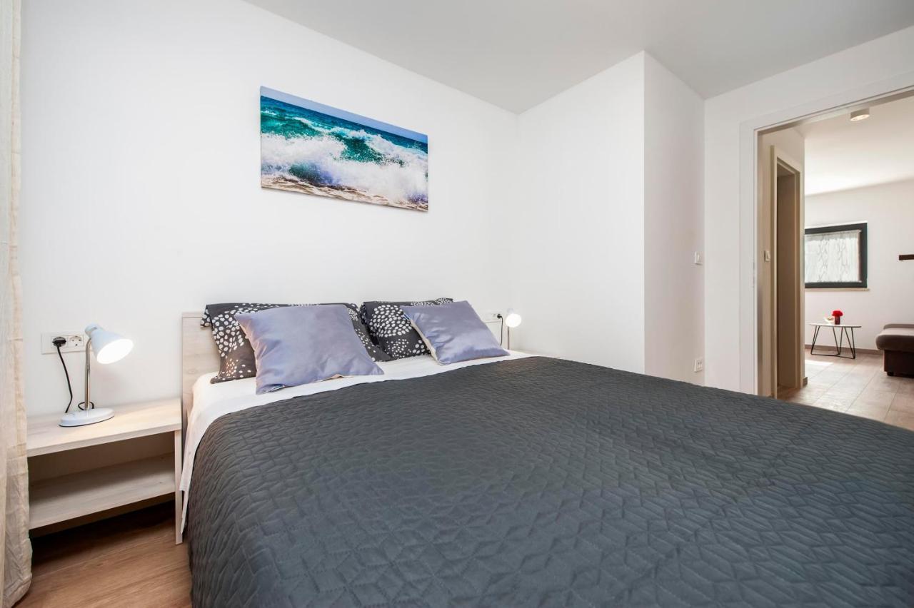 Apartments Katarina ロヴィニ エクステリア 写真