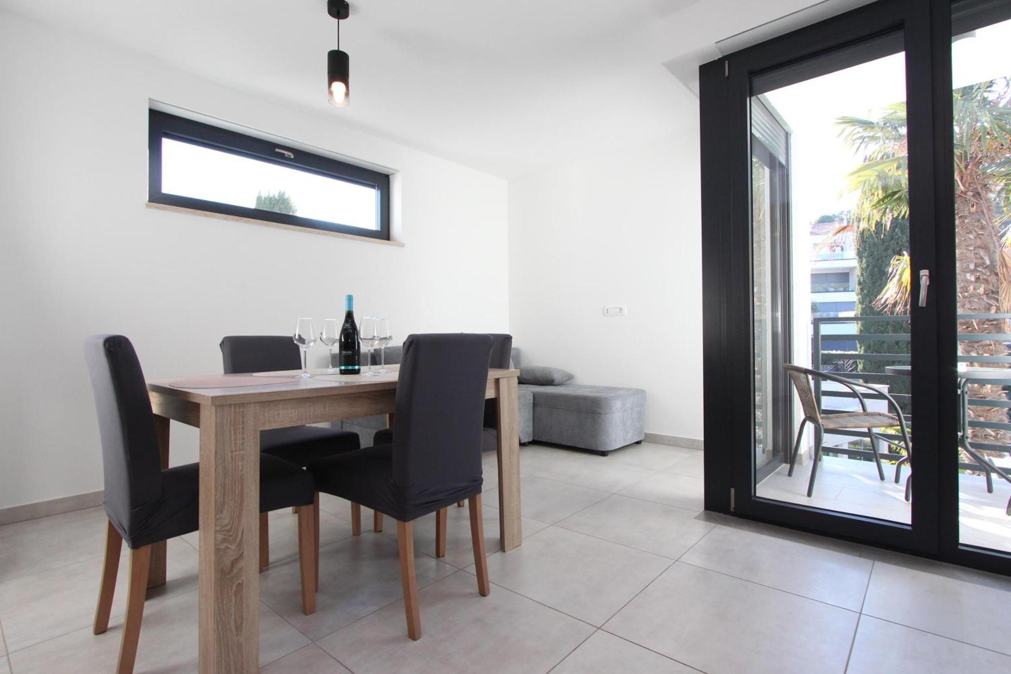 Apartments Katarina ロヴィニ エクステリア 写真